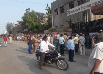 पंढरपूर शहरात लसीकरण केंद्रावर गोंधळ