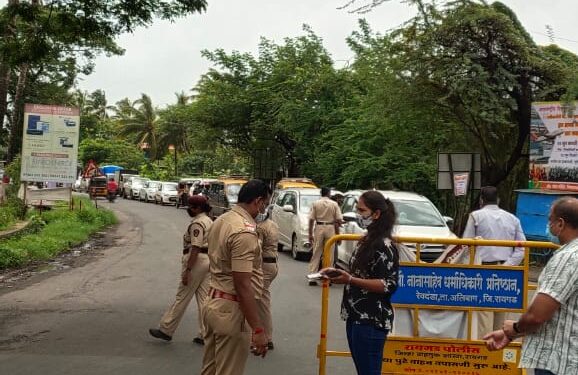पर्यटकांवर पोलिसांची करडी नजर