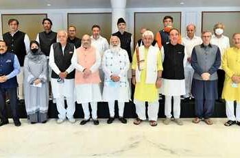 काश्मिरी नेत्यांसमवेत पंतप्रधानांची चर्चा