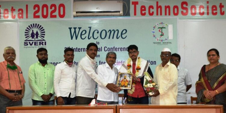 सोमनाथ माळी यांचा स्वेरीत सत्कार