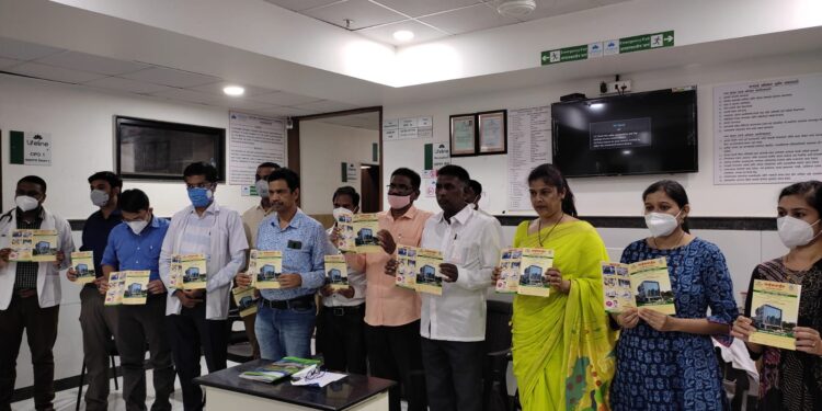 लाईफलाईन हॉस्पिटलने काढले आरोग्य कार्ड