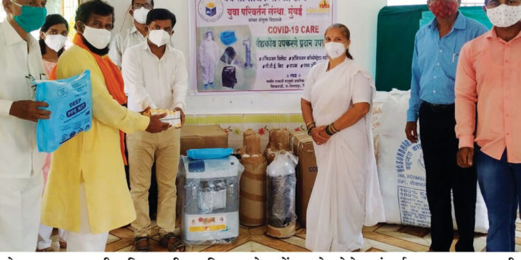 पितळवाडी येथे वैद्यकीय उपकरणे प्रदान