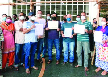 हुकूमशाही! फी भरा नाहीतर घरी बसा