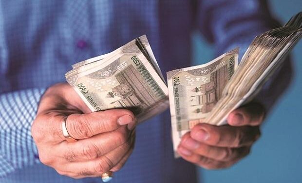 मंडळ अधिकार्‍यासह तलाठ्याने लावला दिड कोटीचा चुना