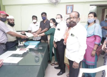 आठ दिवसांत रस्त्यांची दुरुस्ती करा, अन्यथा काम बंद पाडू