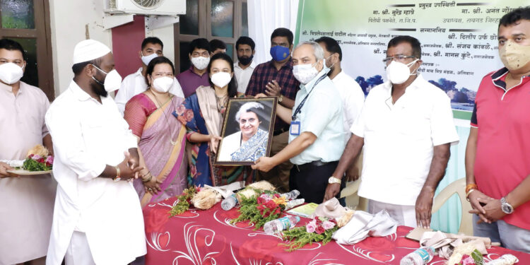 शेकापक्षावतीने जिल्हा रुग्णालयाला एक कोटींचे साहित्य -चित्रलेखा पाटील