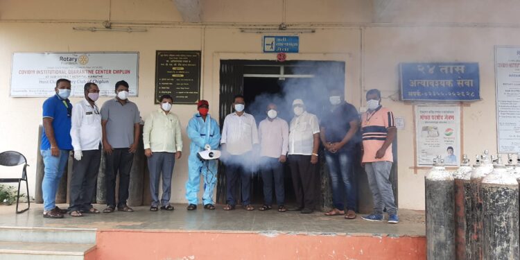 काँग्रेसतर्फे कामथे रुग्णालयात फवारणी