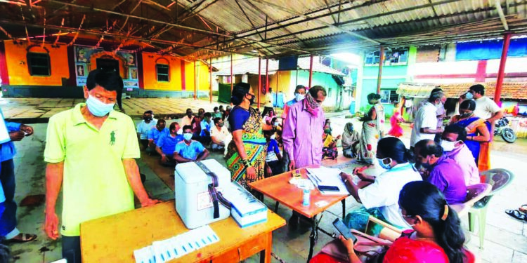 खारपाले येथे लसीकरणास प्रारंभ