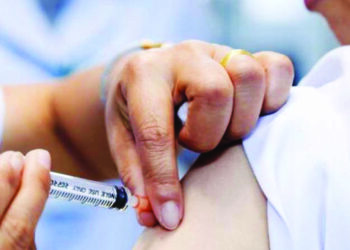 विदेशात वास्तव्य असलेल्या जिल्ह्यातील नागरिकांना लस द्या