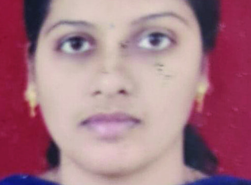 आरोपीच्या पत्नीकडून मुलासमोरच आईने घेतले 4 हजार