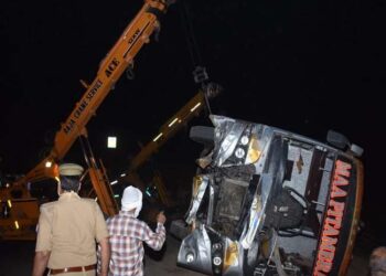 उत्तर प्रदेश अपघातात 17 जणांचा मृत्यू