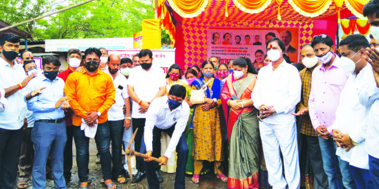 श्रद्धा हॉटेल ते चारफाटा रस्त्याचे भूमिपूजन