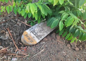 रस्त्यांवरील अंतराचे दगड हरवले झुडपात