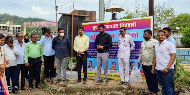 शेकापमुळे ‘या’ गावातील रस्ते होणार चकाचक