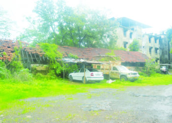 पोलीस वसाहतींना घरघर; खाकी गणवेशाला छप्पराची चिंता