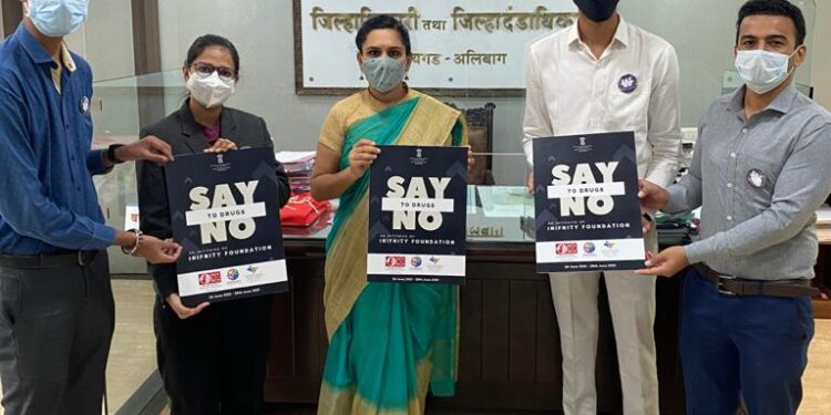 अंमली पदार्थ विरोधी दिनानिमित्त पोस्टरचे अनावरण