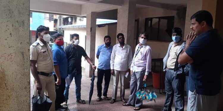 पैशासाठी रोह्यातील ‘तो’ अधिकारी नागरिकाच्या दारात