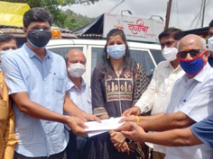 व्यापार्‍यांचा मुख्य कार्यकारी अधिकार्‍यांना घेराव