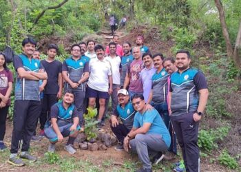 नवपरिवर्तन संस्थेतर्फे वृक्षारोपण