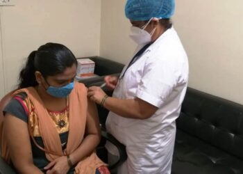 पालिका अधिकारी, कर्मचार्‍यांच्या कुटुंबियांना दिली लस