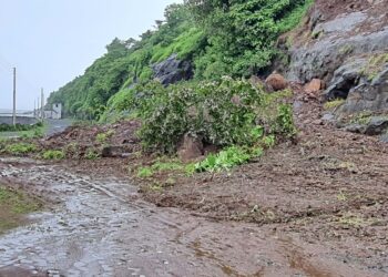 मुरुडची दैनावस्था: दरड कोसळल्याने खोरा बंदरहून जेटीकडे जाणारा मार्गही बंद