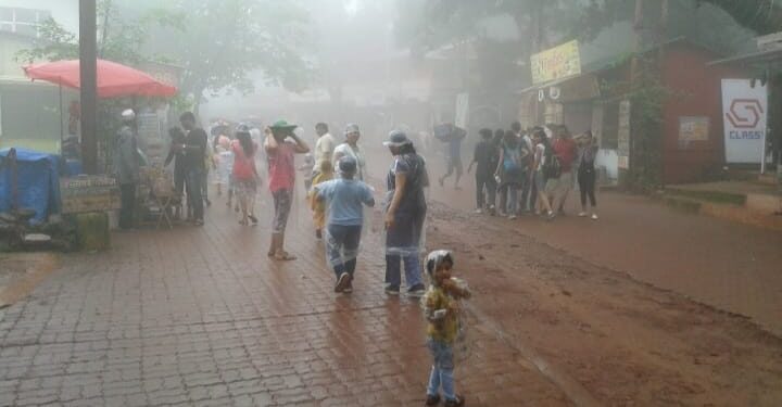 माथेरानचे जनजीवन हळूहळू पूर्वपदावर