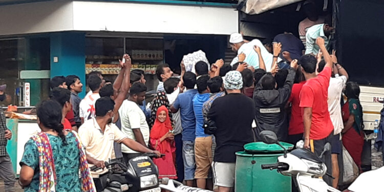 सावित्रीमाई घरट्यात आली, सर्व हिरावून चिखल ठेवून गेली! महाडकरांची व्यथा !