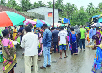 मुरूड मासळी मार्केटमध्ये खवय्यांची खरेदीसाठी गर्दी