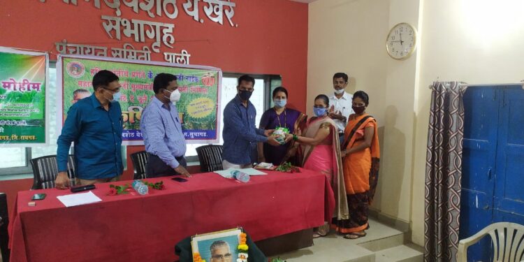 महिलांना भाजीपाला बियाण्यांचे वाटप