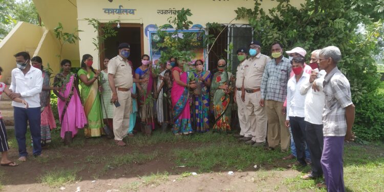 कन्या सम्रुद्धी मोहिमेतंर्गत रोपांचे वाटप