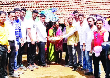 आदिवासी बांधवांना अन्नधान्याचे वाटप