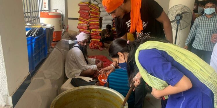 पुरग्रस्तांसाठी शेकापक्षातर्फे २५ हजार किलो अन्न धान्याची मदत