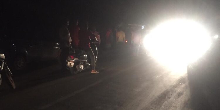 विद्यानगर चेंढरे येथे अपघात; गुरांना धडकल्याने मोटारसायकलस्वार गंभीर