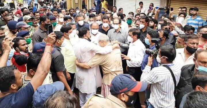 साहेब, आम्हाला मदत केल्याशिवाय जाऊ नका; महिलेने फोडला मुख्यमंत्र्यांसमोरच टाहो