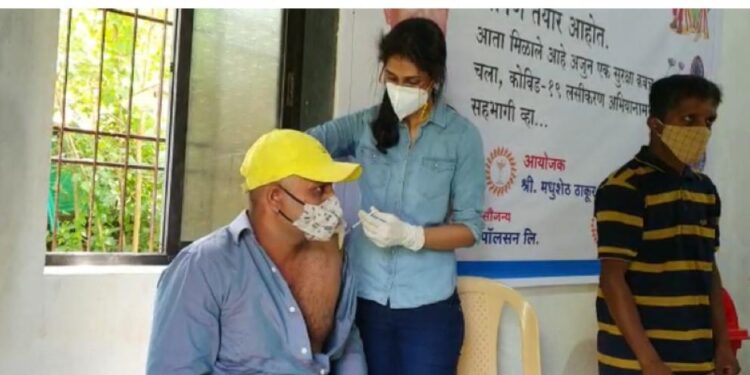 मधुशेठ ठाकूर चॅरीटेबल ट्रस्टतर्फे 1 हजार 118 ग्रामस्थांचे लसीकरण
