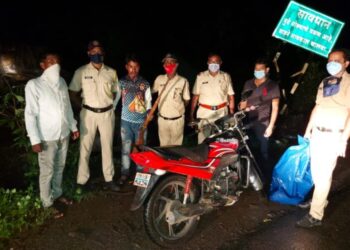 ठासणीची बंदूक दुचाकीवरून घेवुन जाणा-याला अटक :  मुरूड पोलिसांची कारवाई