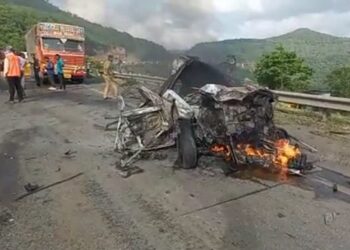 खोपोलीत विचित्र अपघातात कुटूंबातील तिघांचा मृत्यू… व्हिडिओ पाहून तुमचेही मन होईल सुन्न…