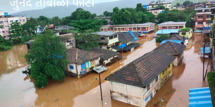 महाड पूरस्थिती गंभीर; पुराचे पाणी घुसल्याने अनेक गावांचा संपर्क तुटला