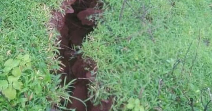 भयंकर! मुरुडमधील एकदरा डोंगराला पडली भेग