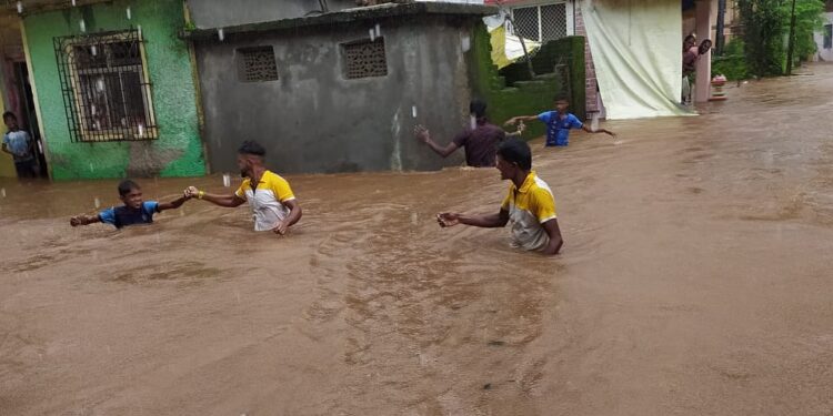 मुरुड लक्ष्मिखारमध्ये पाणी घुसले; पहा व्हिडिओ