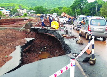 महाड, पोलादपूरसह जिल्ह्यातील हे आठ रस्ते बंद, 5 पूलांवरील वाहतूकही ठप्प