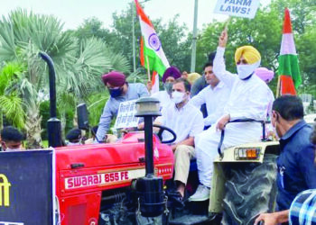 राहुल गांधींच्या ट्रॅक्टरला पोलिसांचा ब्रेक