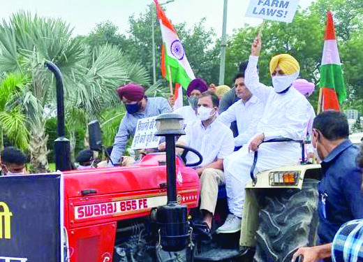 राहुल गांधींच्या ट्रॅक्टरला पोलिसांचा ब्रेक
