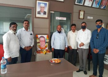 स्व. दत्तुशेठ पाटील यांना जयंतीनिमित्त अभिवादन