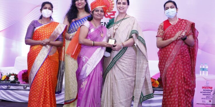 सुधागडातील रणरागिणींचा नवराष्ट्र वुमन अवॉर्डने सन्मान