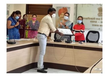 दिलीप रायन्नावर यांना उत्कृष्ट अधिकारी पुरस्कार