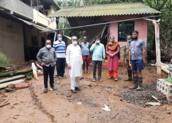 काँग्रेसचे प्रदेशाध्यक्ष हुसेन दलवाई पूरग्रस्त भागाच्या दौर्‍यावर