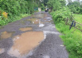 वर्षभरात खुरावले-वाघोशी रस्ता खड्ड्यात