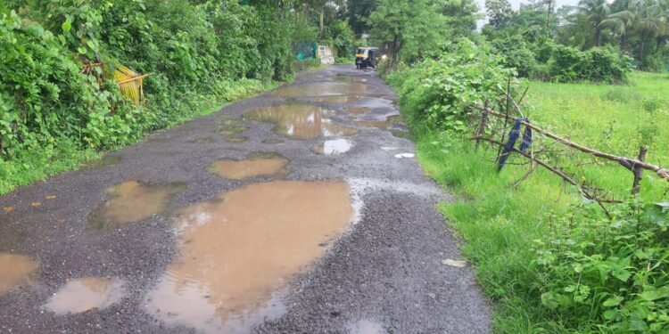 वर्षभरात खुरावले-वाघोशी रस्ता खड्ड्यात