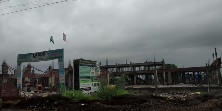 उरणच्या खाडीपात्रांवर भांडवलदारांचा कब्जा